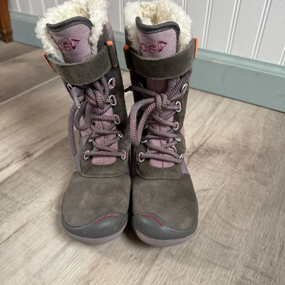 Plae Jack Waterproof snow boots size 9 toddler